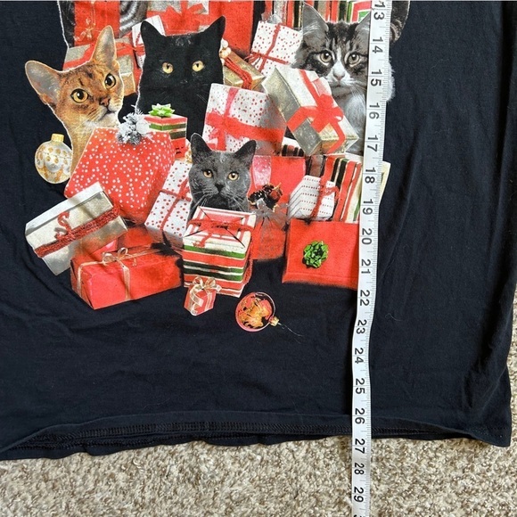 🦋Dec. 25th Christmas Black Red Green T-Shirt Cats Presents Funny Holiday Kittens - Picture 5 of 5